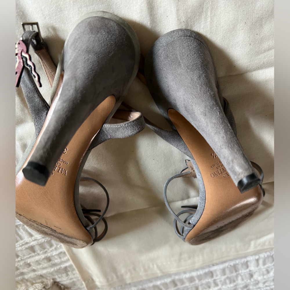 AUTHENTIC Valentino Gray Leather & Suede ‘Bird’ Heels size 37.5 or 7/7.5 US - Picture 7 of 8